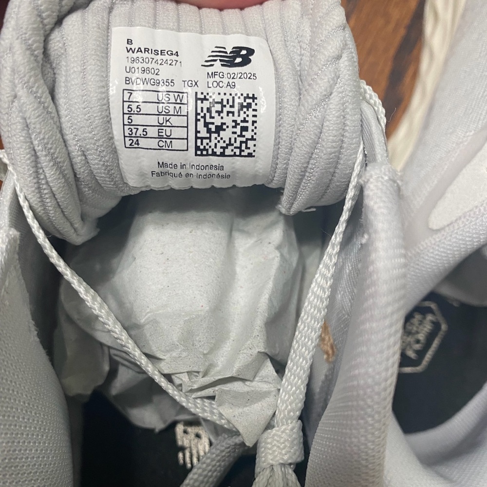 New Balance Arishi V4 Fresh Foam LIGHTWEIGHT  Women's Low Top Athletic Sneakers - Picture 6 of 7